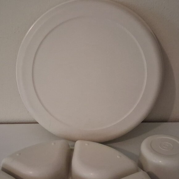 TUPPERWARE DIVIDED VEGETABLE RELISH CHIP & DIP SERVING TRAY VGUC - Picture 8 of 13